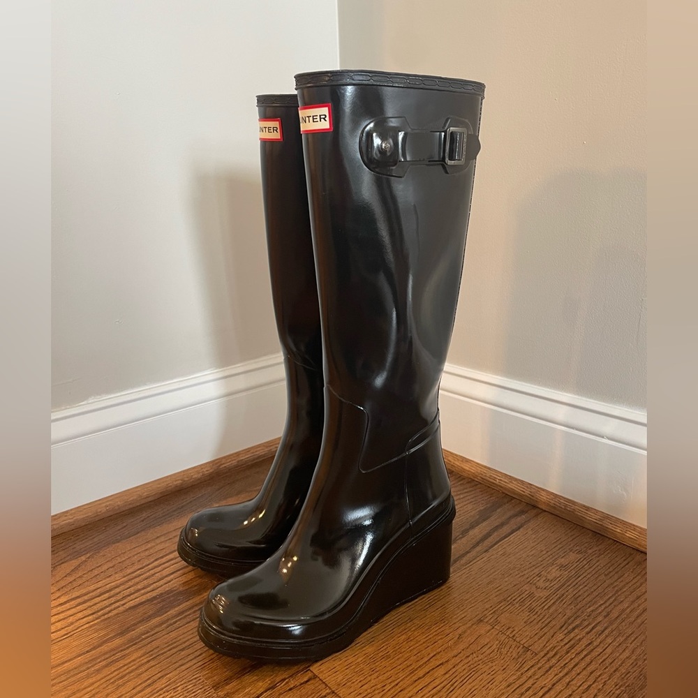 Hunter Wedge Boots, size 8 in black